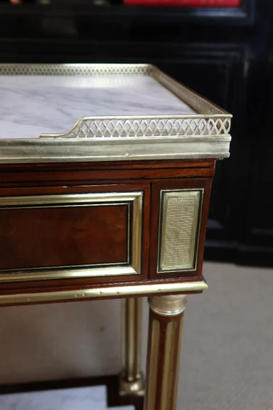 CONSOLETAFEL UIT DE PERIODE VAN LOUIS XVI