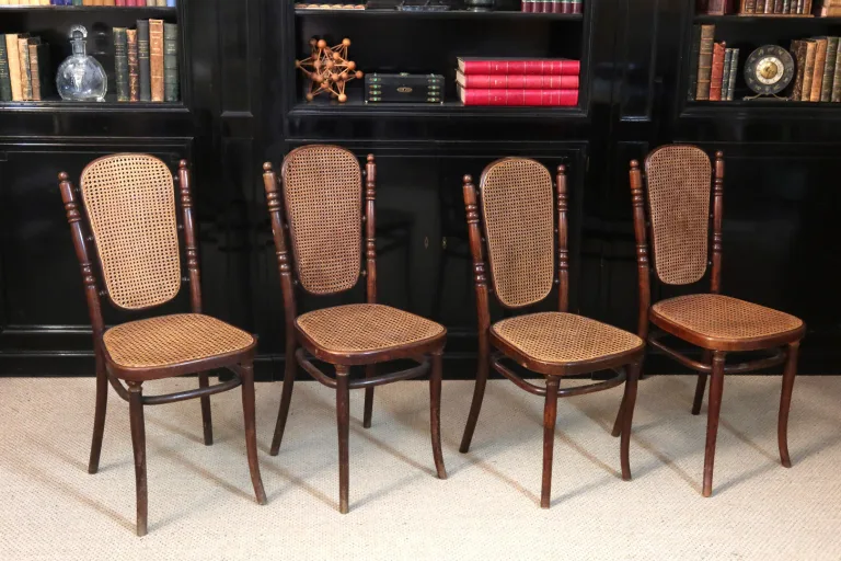 THONET-STÜHLE