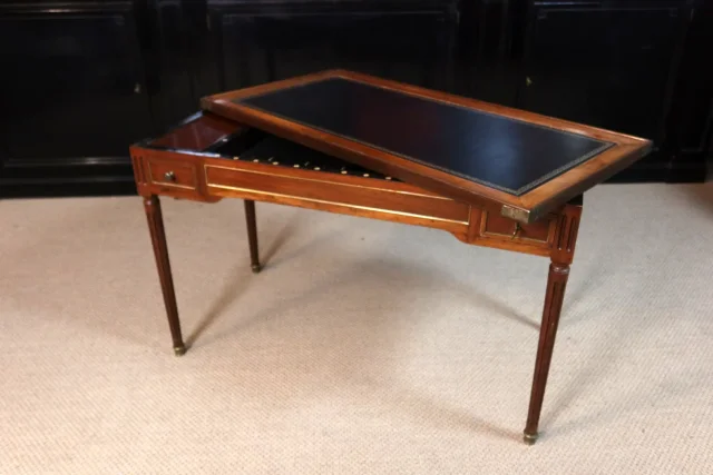 ルイ16世時代のカードテーブル
