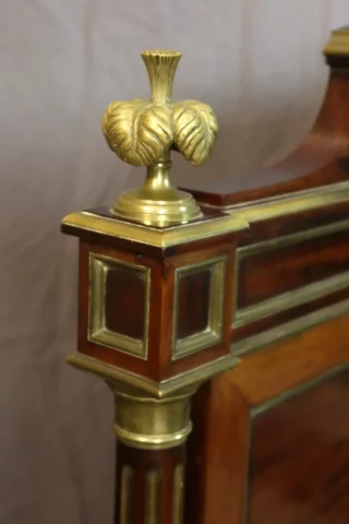 BED IN LOUIS XVI-STIJL