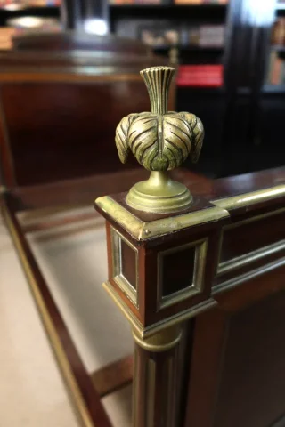 BED IN LOUIS XVI-STIJL