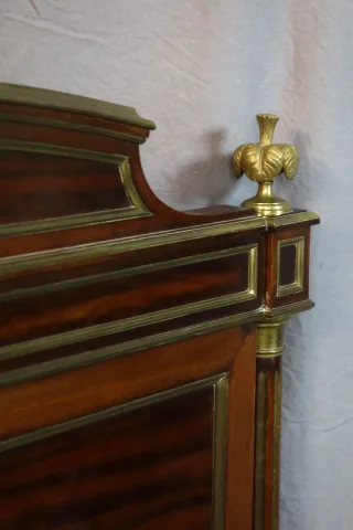 BED IN LOUIS XVI-STIJL
