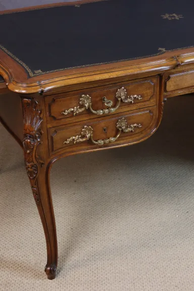 WALNUSS-SCHREIBTISCH von MAISON POTHEAU PARIS