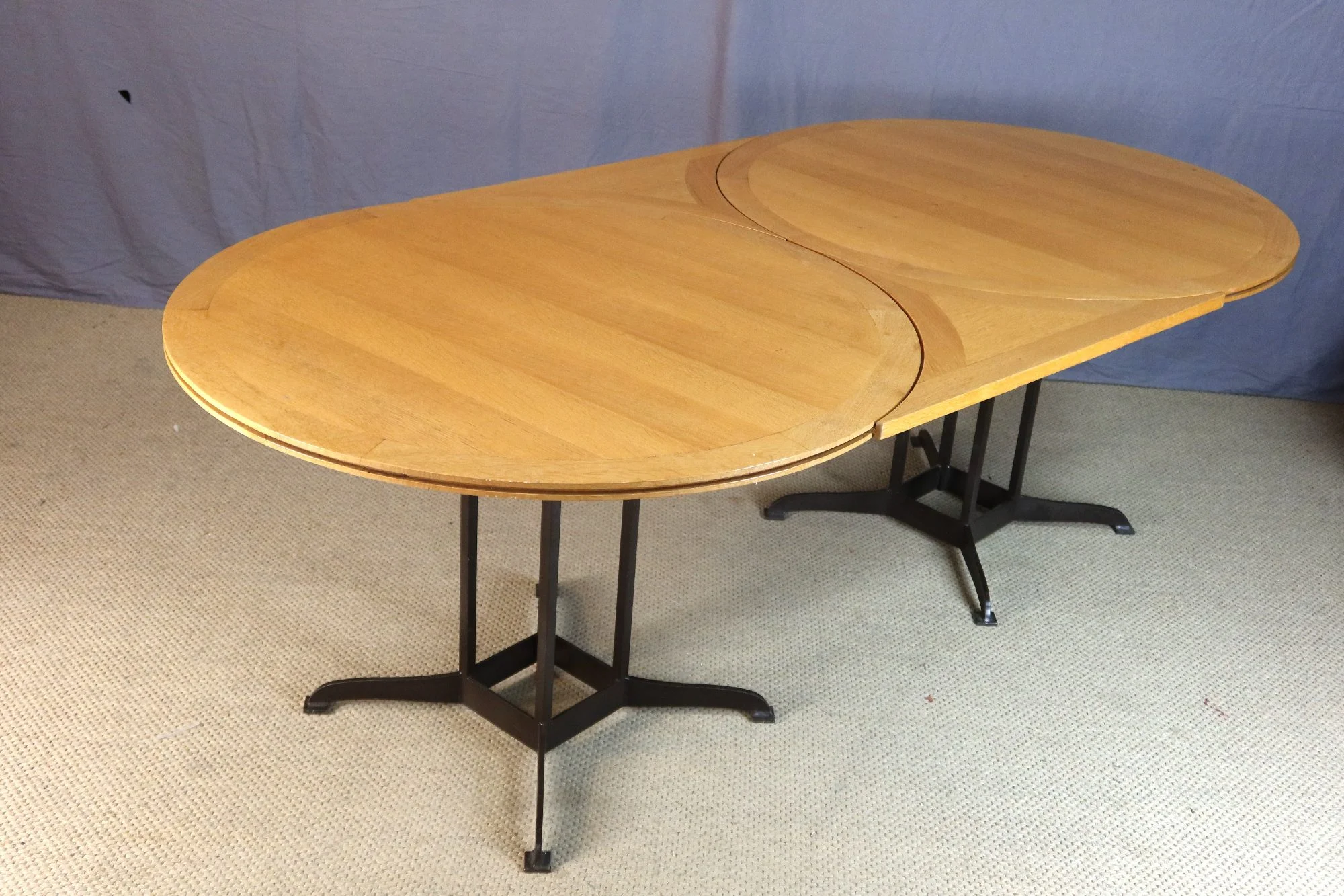 Ausziehbare Tische des 20. Jahrhunderts