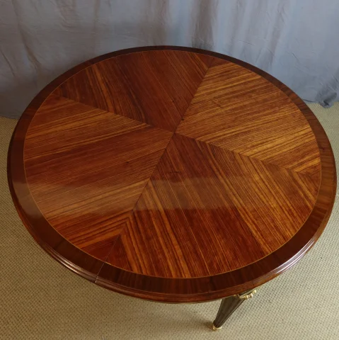 TABLE DE SALLE A MANGER — Excellent état