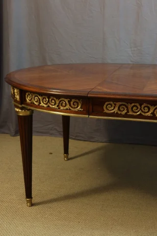 TABLE DE SALLE A MANGER — Excellent état