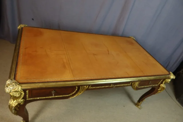 Grand bureau style Louis XV — Très bon état