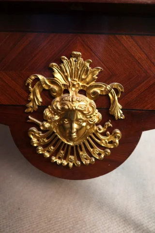 Grand bureau style Louis XV — Très bon état
