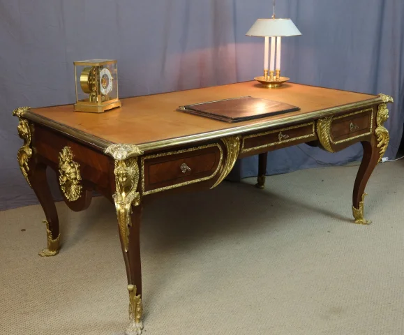 Grand bureau style Louis XV — Très bon état