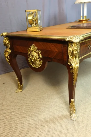 Grand bureau style Louis XV — Très bon état