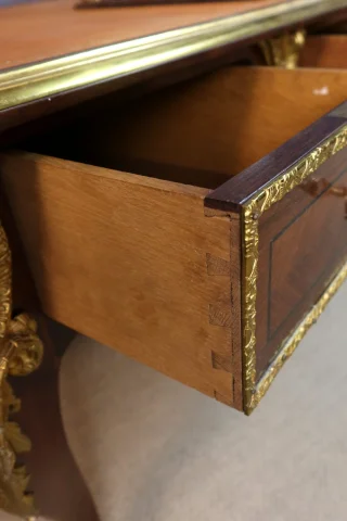 Grand bureau style Louis XV — Très bon état