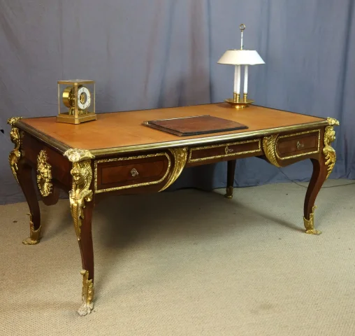 Grand bureau style Louis XV — Très bon état