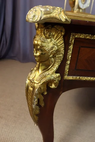 Grand bureau style Louis XV — Très bon état