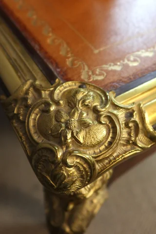 Grand bureau style Louis XV — Très bon état