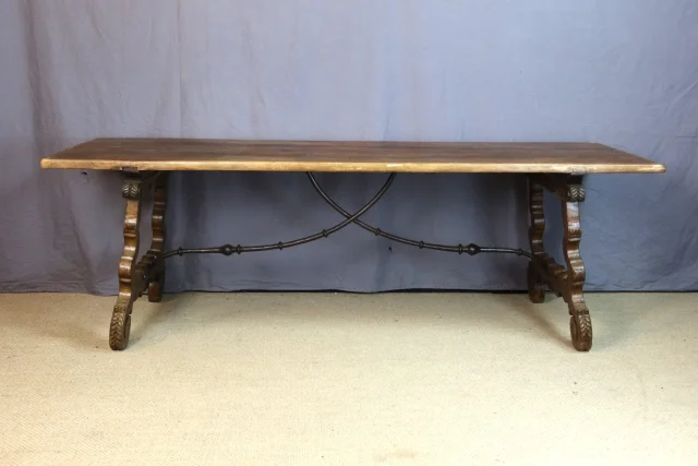 Table de salle à manger espagnole — Bon état