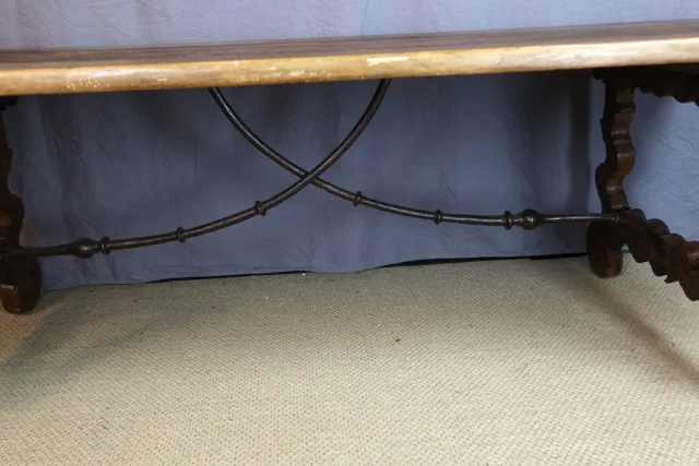Table de salle à manger espagnole — Bon état