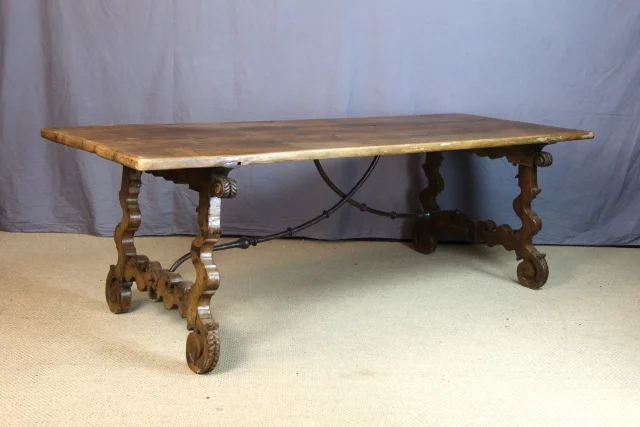 Table de salle à manger espagnole — Bon état
