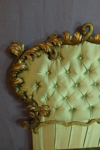 Rocaille Bed XX — Redelijke staat