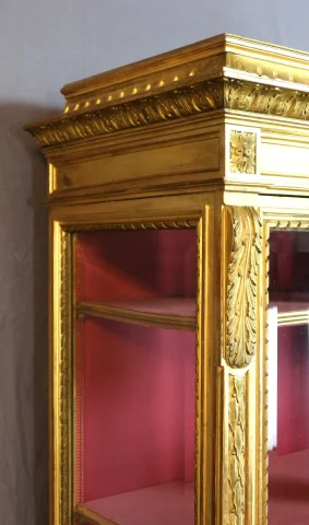 Vitrina en madera dorada, siglo XIX — Restauré