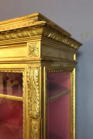 Vitrina en madera dorada, siglo XIX — Restauré