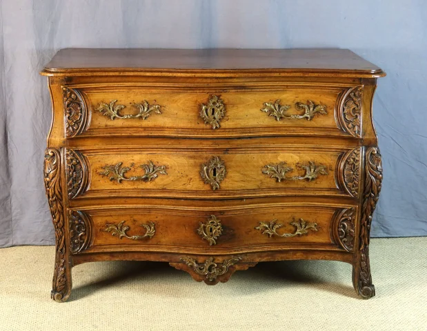 18th-Century Lyonnaise Chest of Drawers — Very good condition