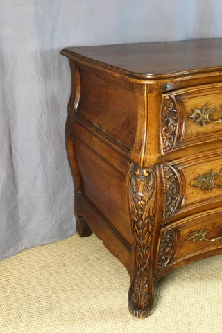 18th-Century Lyonnaise Chest of Drawers — Very good condition