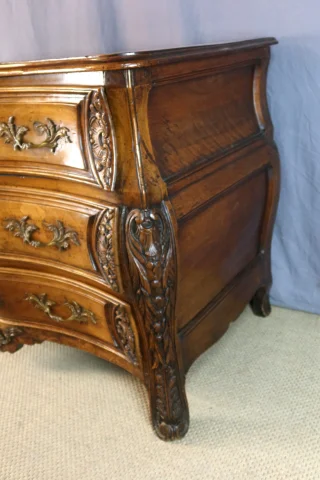 18th-Century Lyonnaise Chest of Drawers — Very good condition