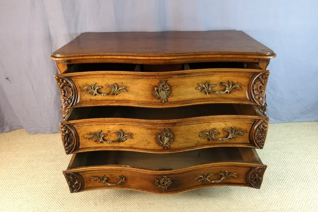 18th-Century Lyonnaise Chest of Drawers — Very good condition