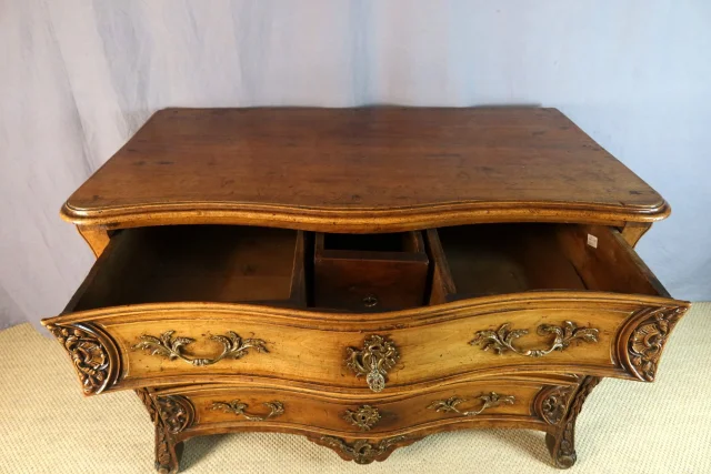18th-Century Lyonnaise Chest of Drawers — Very good condition