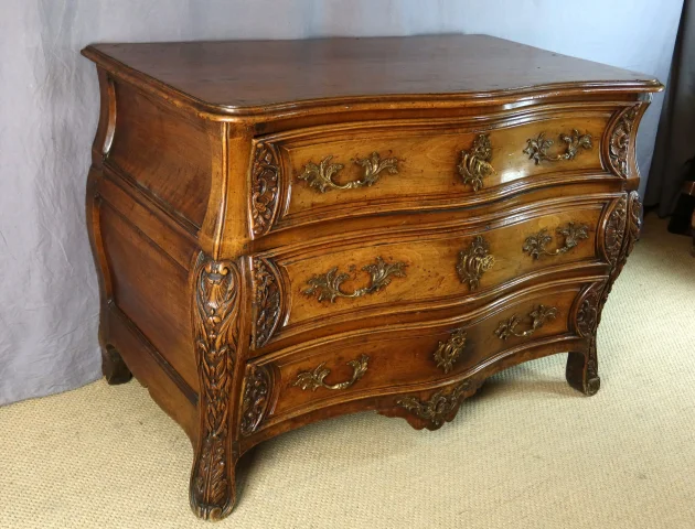 18th-Century Lyonnaise Chest of Drawers — Very good condition