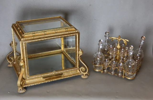 Gilt bronze liqueur cabinet, Napoléon III period — Very good condition