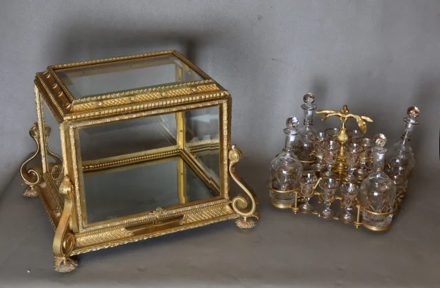 Gilt bronze liqueur cabinet, Napoléon III period — Very good condition