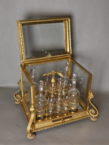Gilt bronze liqueur cabinet, Napoléon III period — Very good condition