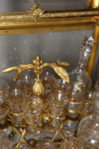 Gilt bronze liqueur cabinet, Napoléon III period — Very good condition
