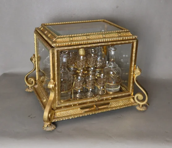 Gilt bronze liqueur cabinet, Napoléon III period — Very good condition