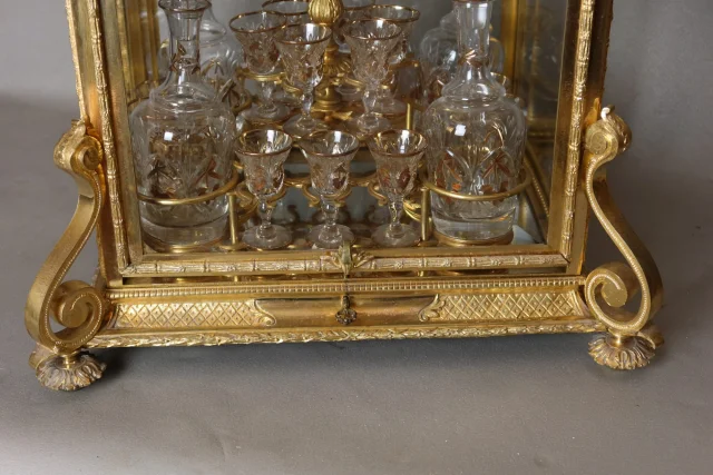 Gilt bronze liqueur cabinet, Napoléon III period — Very good condition