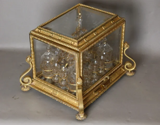 Gilt bronze liqueur cabinet, Napoléon III period — Very good condition