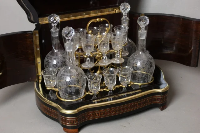 Cave à liqueur firmada Tahan à Paris — Excelente estado