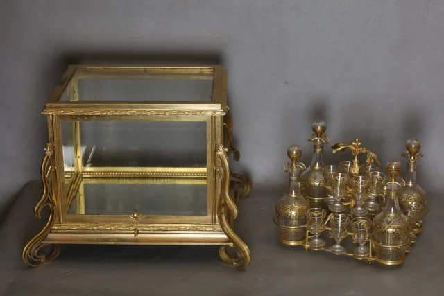 Napoléon-III-Likörkasten aus vergoldetem Bronze — Sehr guter Zustand