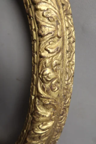 18th-century oval gilt wood frame — Good condition
