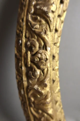 18th-century oval gilt wood frame — Good condition