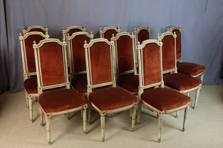 Serie de 12 sillas del siglo XX
