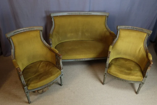 SALON EN BOIS PEINT — À restaurer