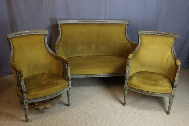 SALON EN BOIS PEINT — À restaurer