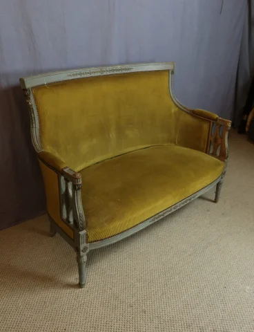 SALON EN BOIS PEINT — À restaurer