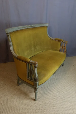 SALON EN BOIS PEINT — À restaurer