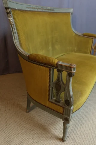 SALON EN BOIS PEINT — À restaurer