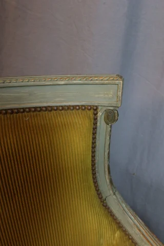 SALON EN BOIS PEINT — À restaurer