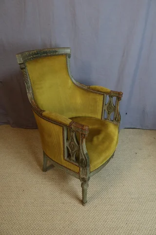 SALON EN BOIS PEINT — À restaurer