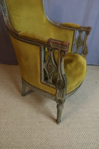 SALON EN BOIS PEINT — À restaurer